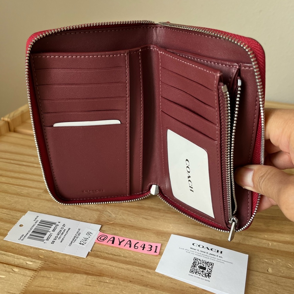 Coach Wallet🎈🎈 - Picture 5 of 8